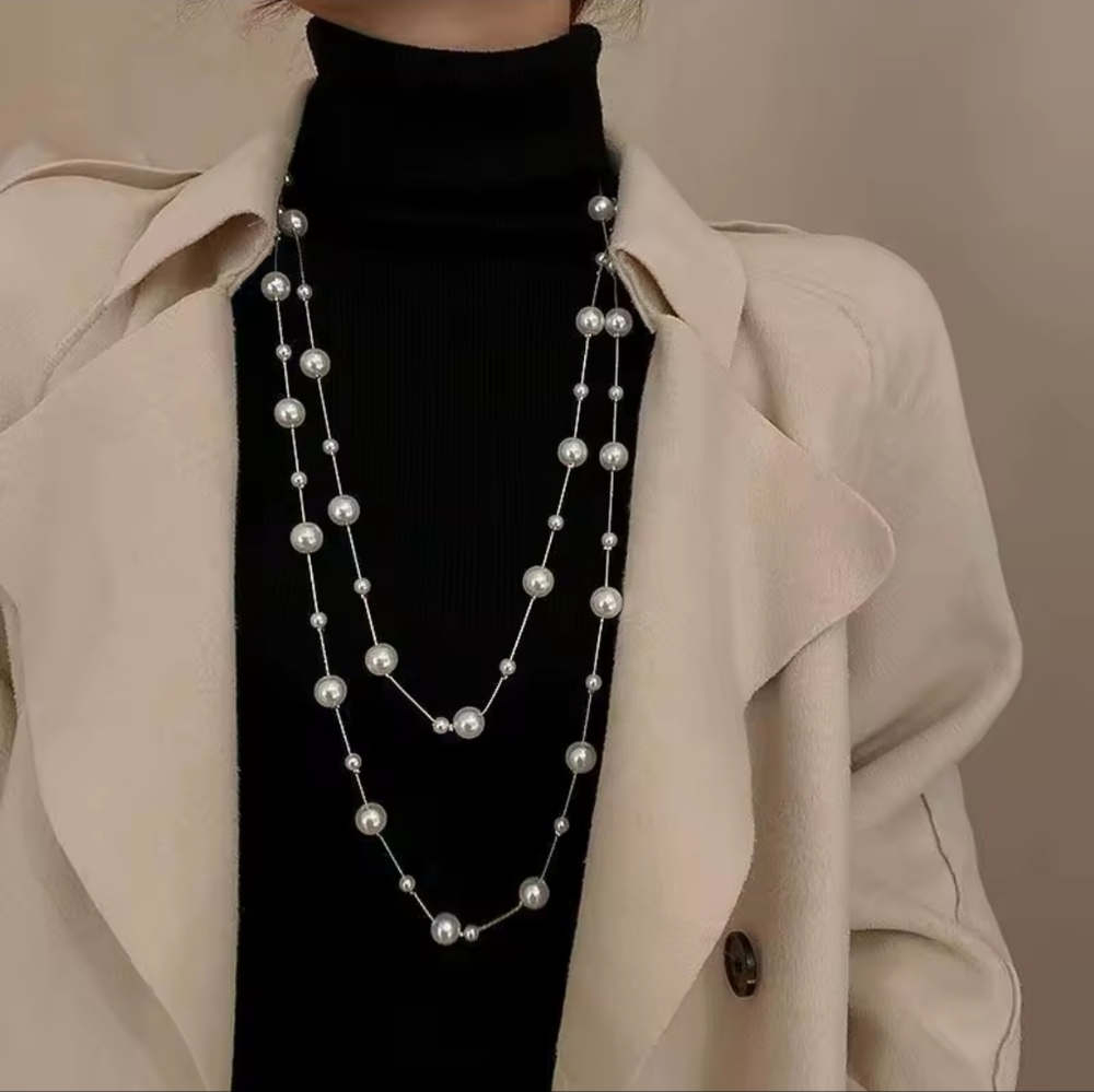 Gold and White Pearl Necklace - Picture 2 of 4